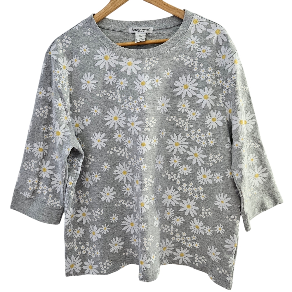Bonnie Evans Women's Gray Floral Top With Dasies 3/4 Sleeve